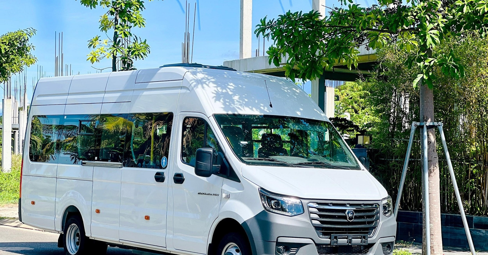 Xe buýt mini - giải pháp vận tải công cộng trong siêu đô thị