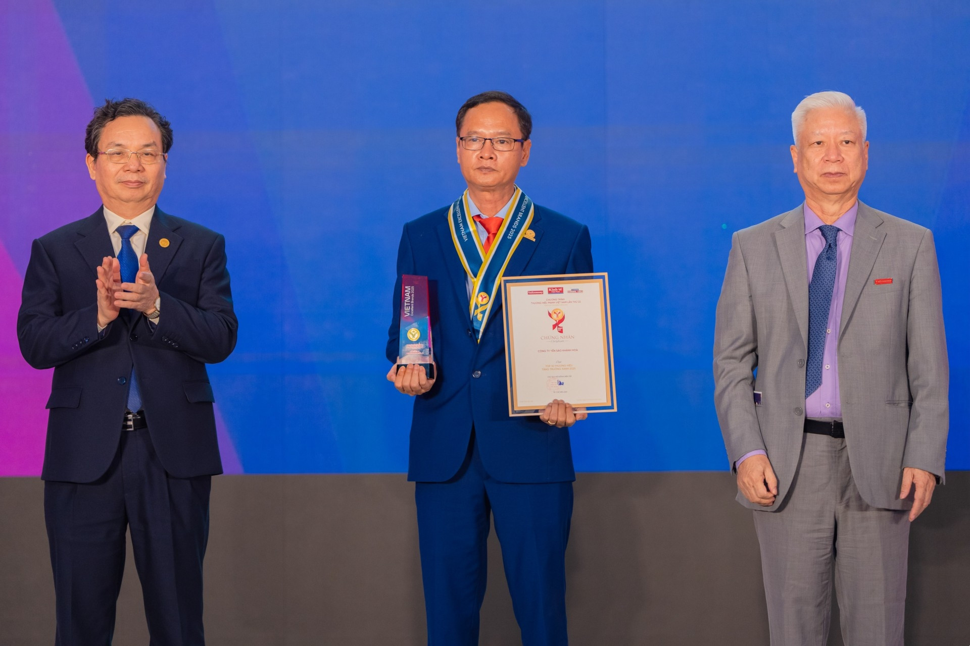 Yến sào Khánh Hòa nhận giải Top 10 Thương hiệu Tăng trưởng Xanh 2025