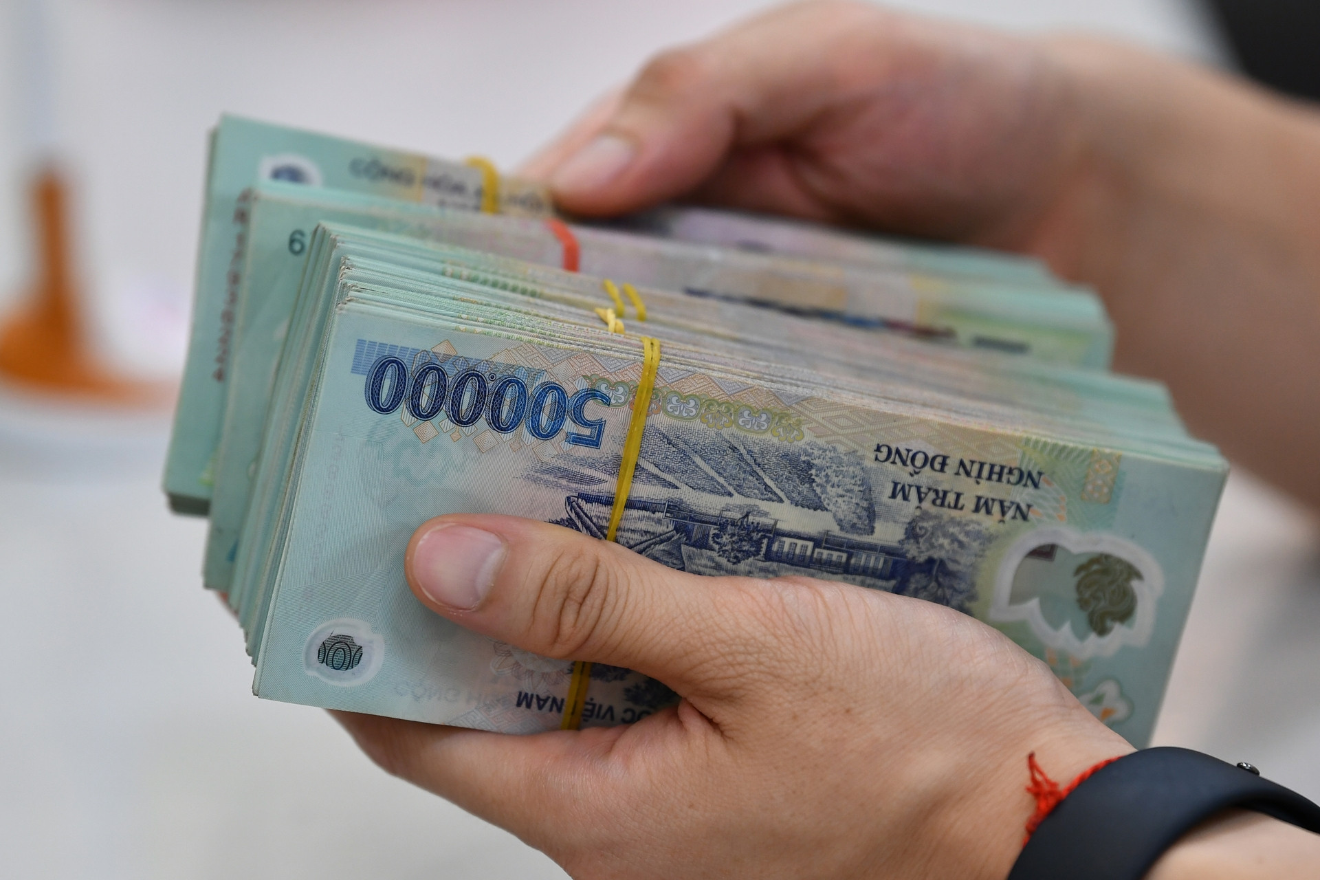 Lãi suất ngân hàng hôm nay 30/10/2025: Vừa tăng mạnh vừa tặng lớn lãi suất