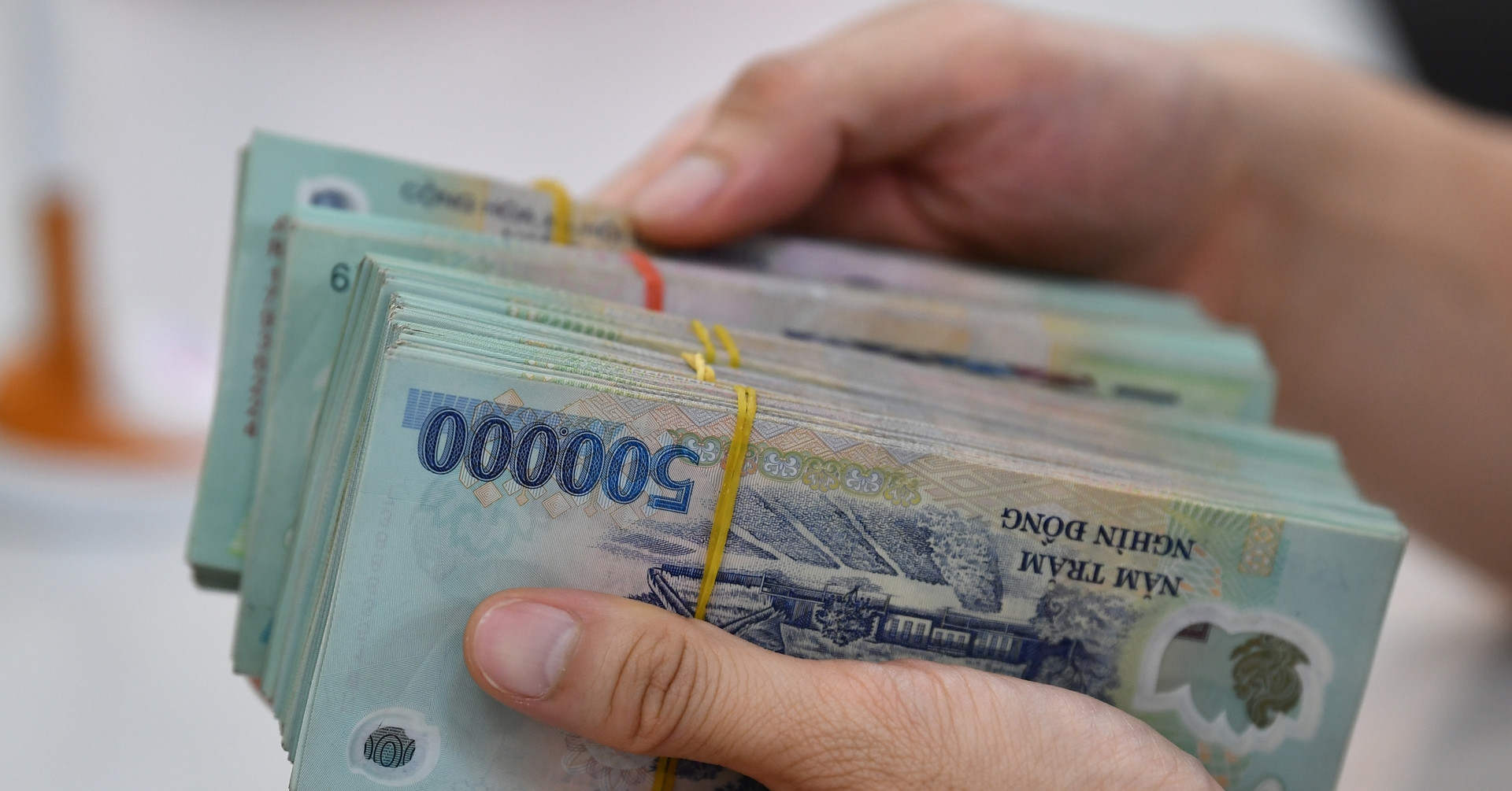 Lãi suất ngân hàng hôm nay 30/10/2025: Vừa tăng mạnh vừa tặng lớn lãi suất