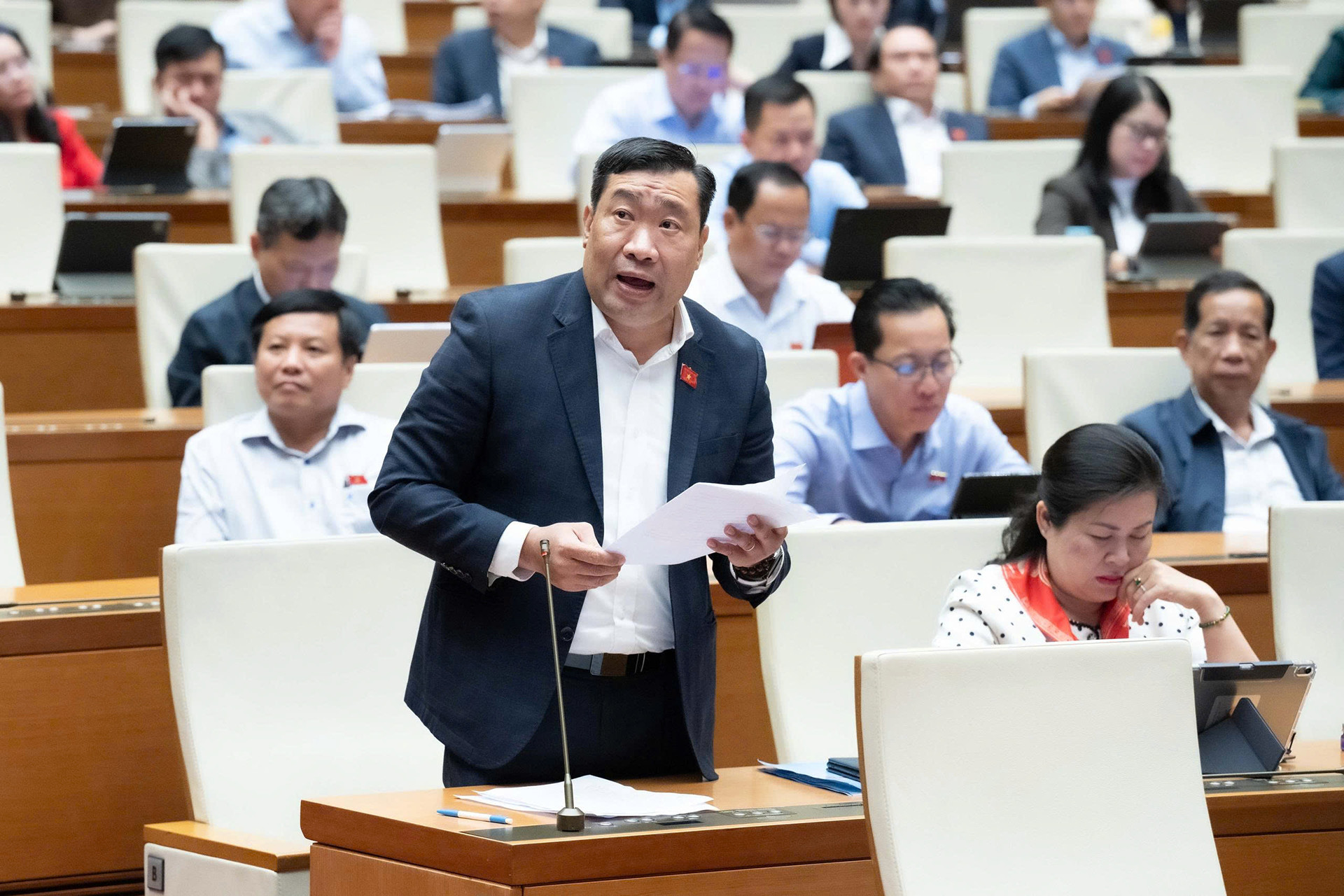 Đề nghị thu hẹp chênh lệch giá vàng với thế giới xuống dưới 5 triệu đồng/lượng 1 202510301434148303_z7171026210766_745c3341cc4281ad8fe0e19310fd4dd4.jpg