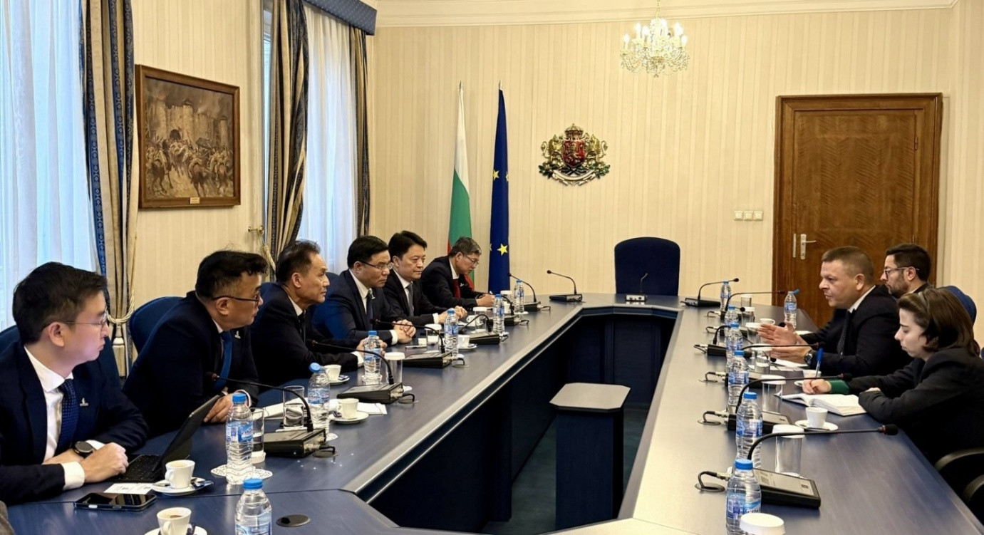 Petrovietnam tăng cường hợp tác với Bulgaria