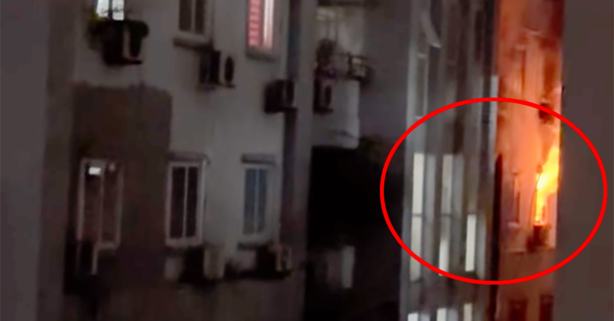 Cháy tại chung cư cao 12 tầng ở Hà Nội