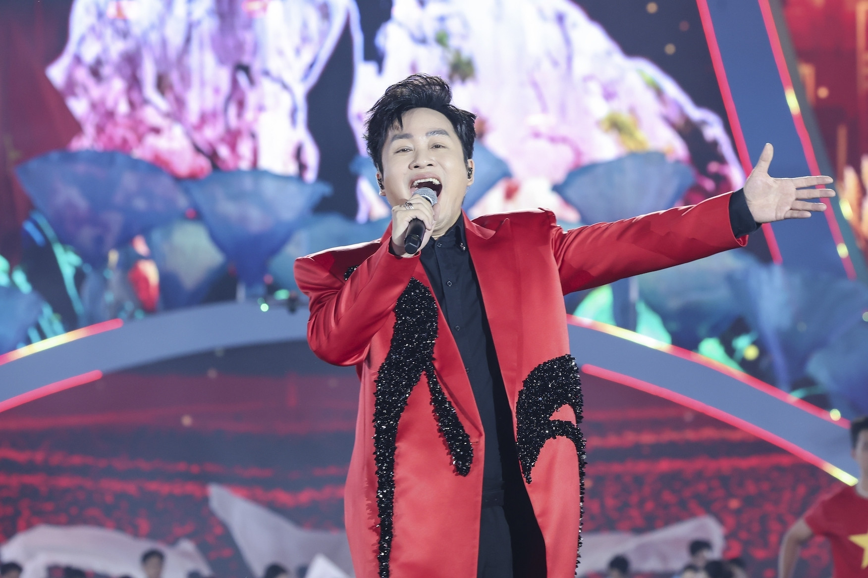 Ca sĩ Tùng Dương, Đức Phúc làm bùng nổ Hạ Long Concert 2025