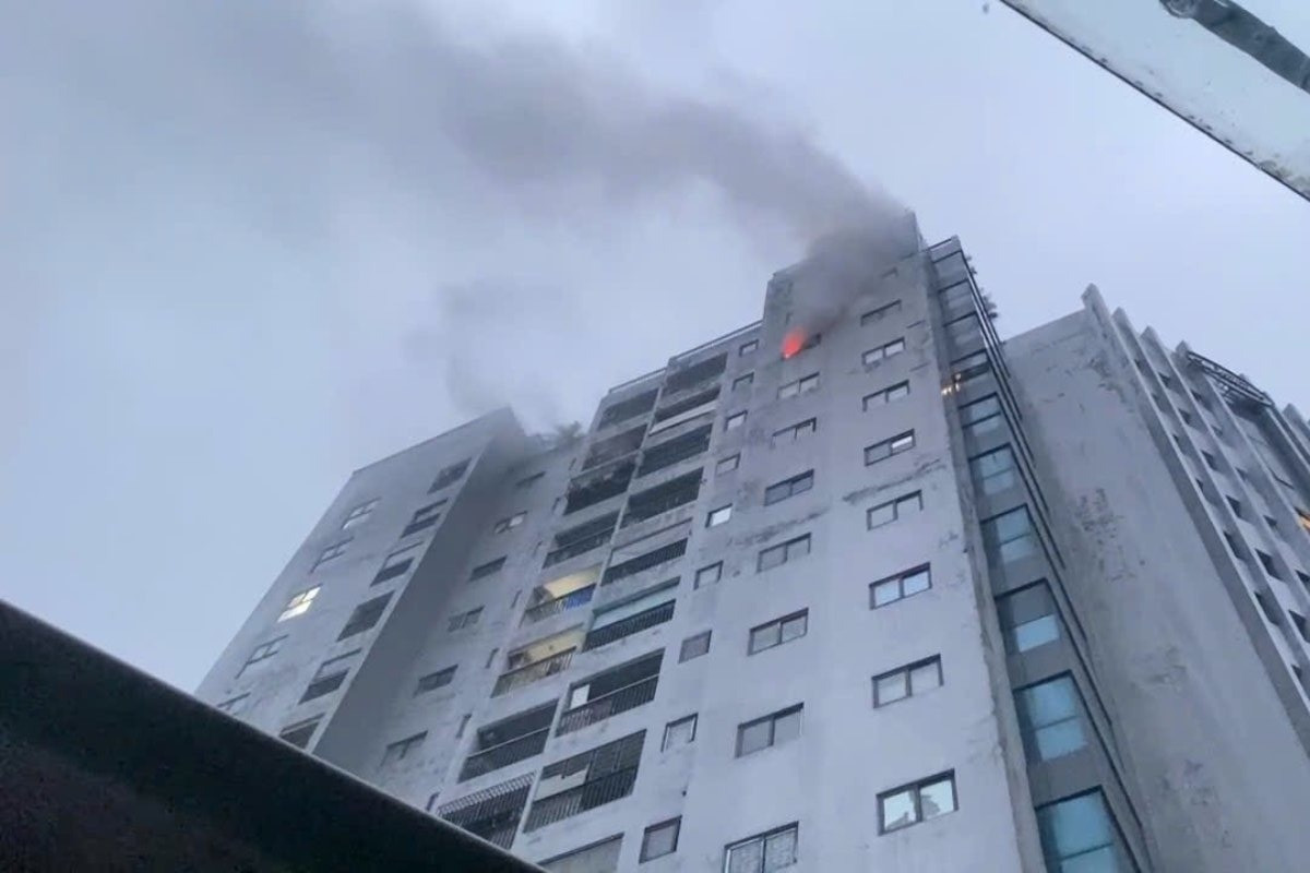 Cháy căn hộ tầng 12 chung cư Winhouse Hàm Nghi