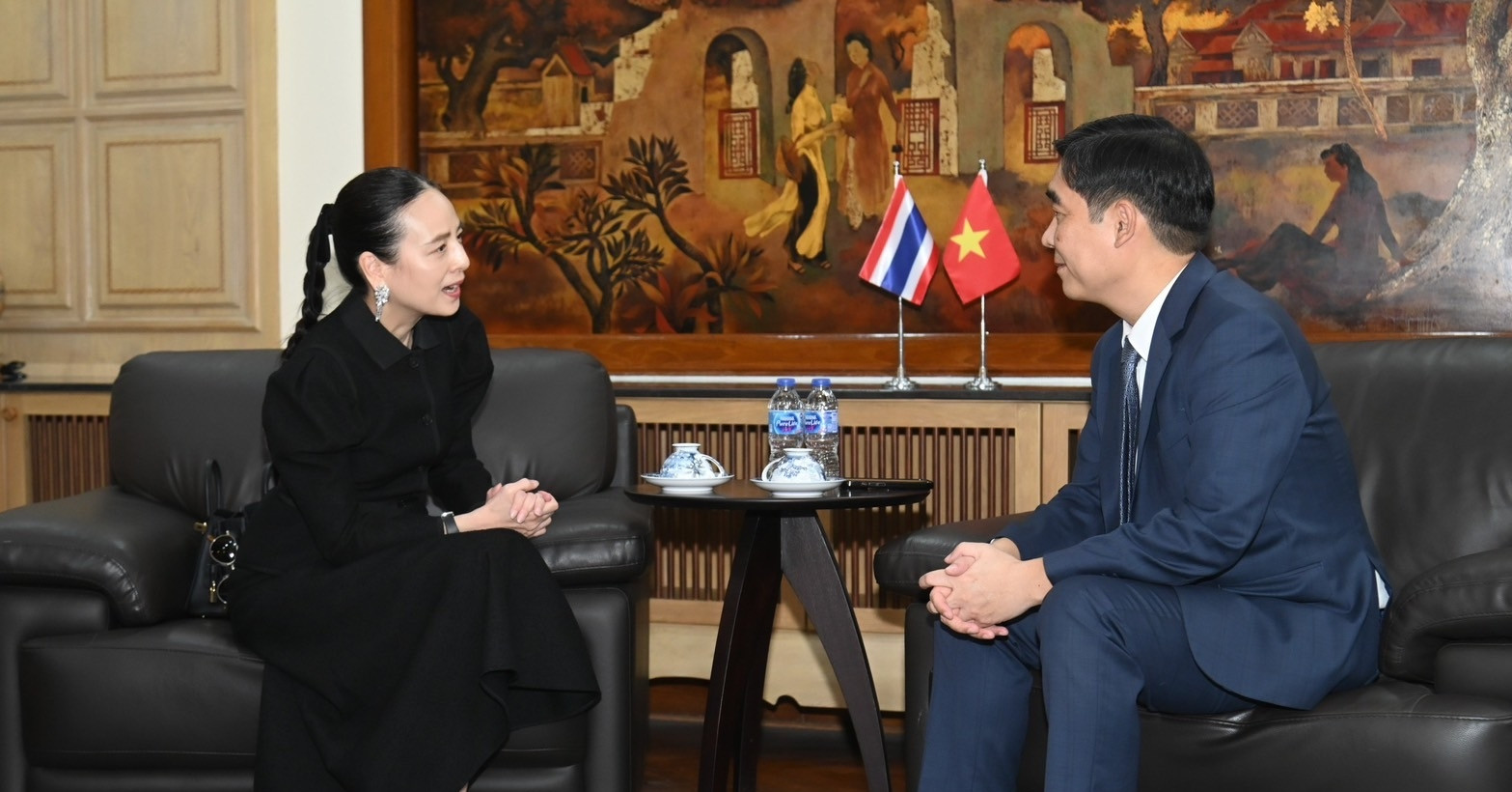 Chủ tịch FAT đến Đại sứ quán Việt Nam tại Thái Lan xin lỗi vụ dùng sai Quốc kỳ