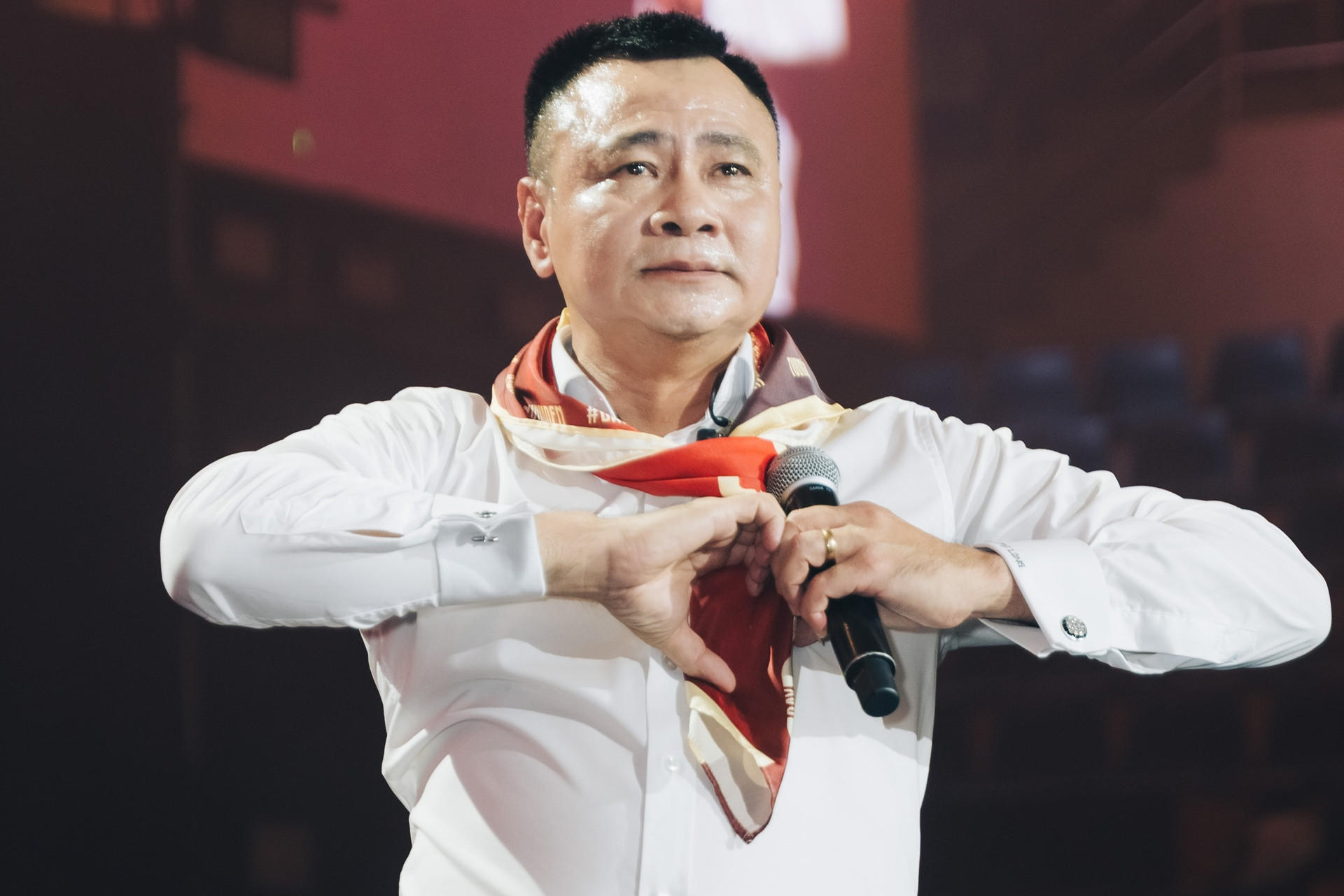 Chuyến bay muộn trong đêm của NSND Tự Long