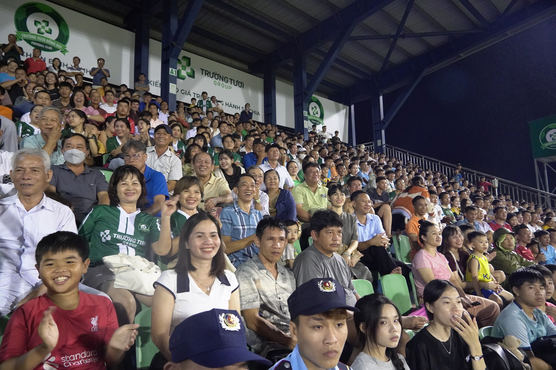 Công Phượng cười tươi rói, sẵn sàng tái xuất sau chấn thương cong phuong 6.jpg