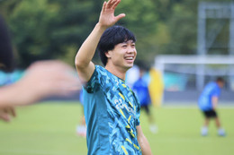 Đội bóng của Công Phượng chiếm ngôi đầu hạng Nhất Công Phượng cười tươi rói, sẵn sàng tái xuất sau chấn thương