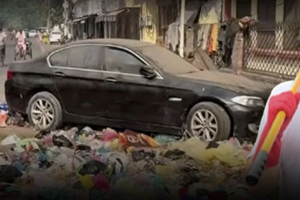 Đang quay video, Vlogger sững sờ phát hiện xe sang BMW bị bỏ hoang giữa bãi rác