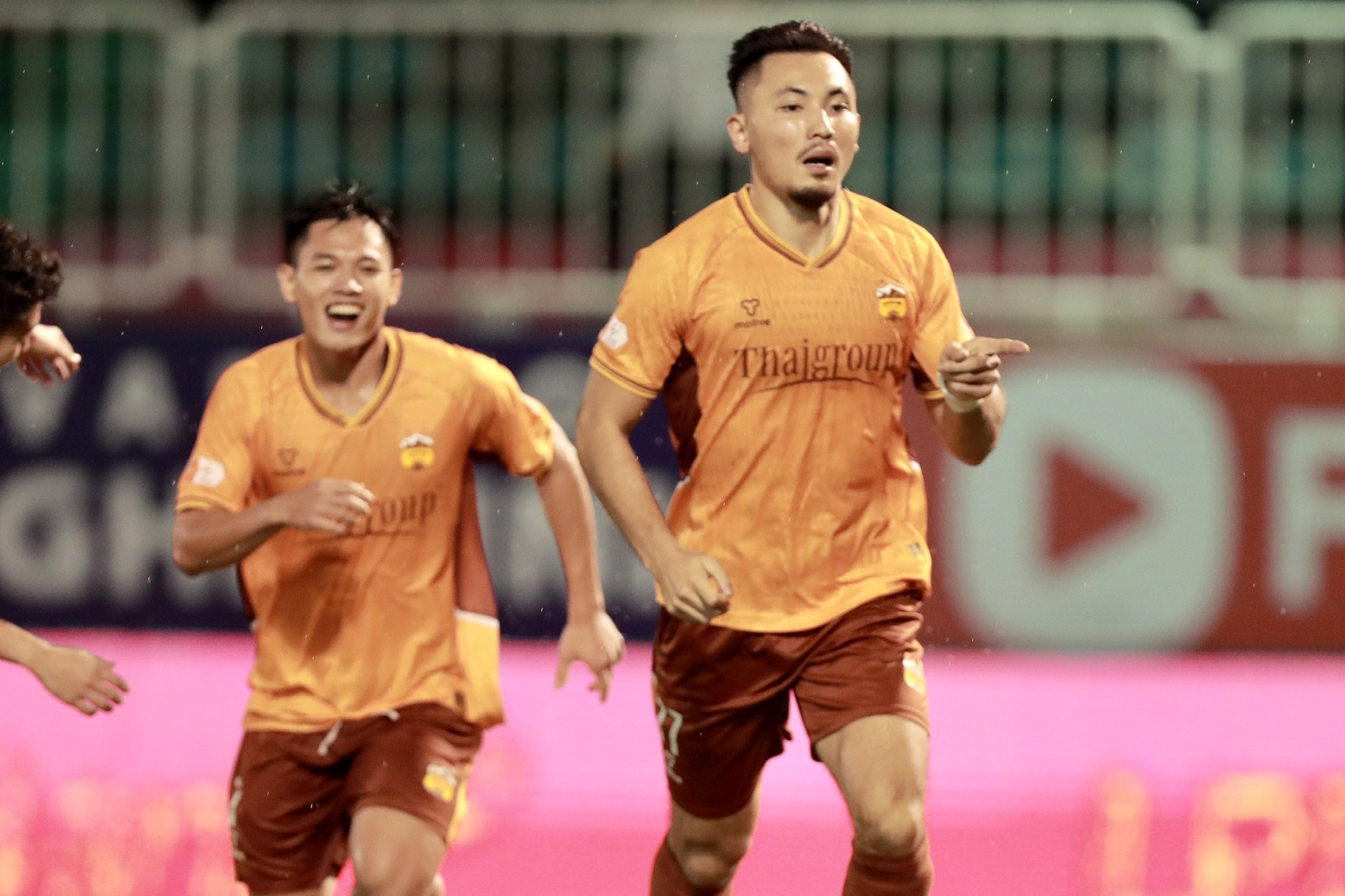 HAGL vs Nam Định: Quân bầu Đức thừa thắng xông lên