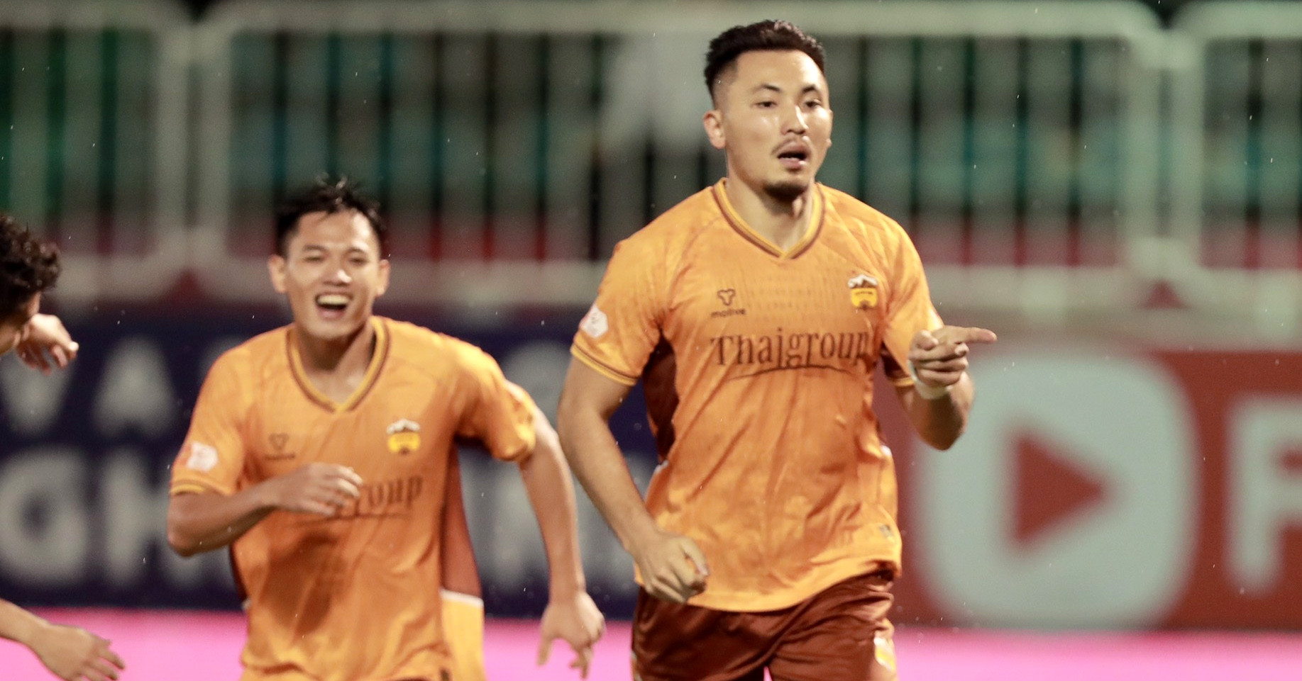 HAGL vs Nam Định: Quân bầu Đức thừa thắng xông lên