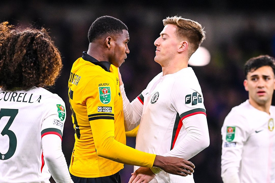 HLV Chelsea mắng xối xả học trò vì tấm thẻ đỏ 'ngu ngốc'