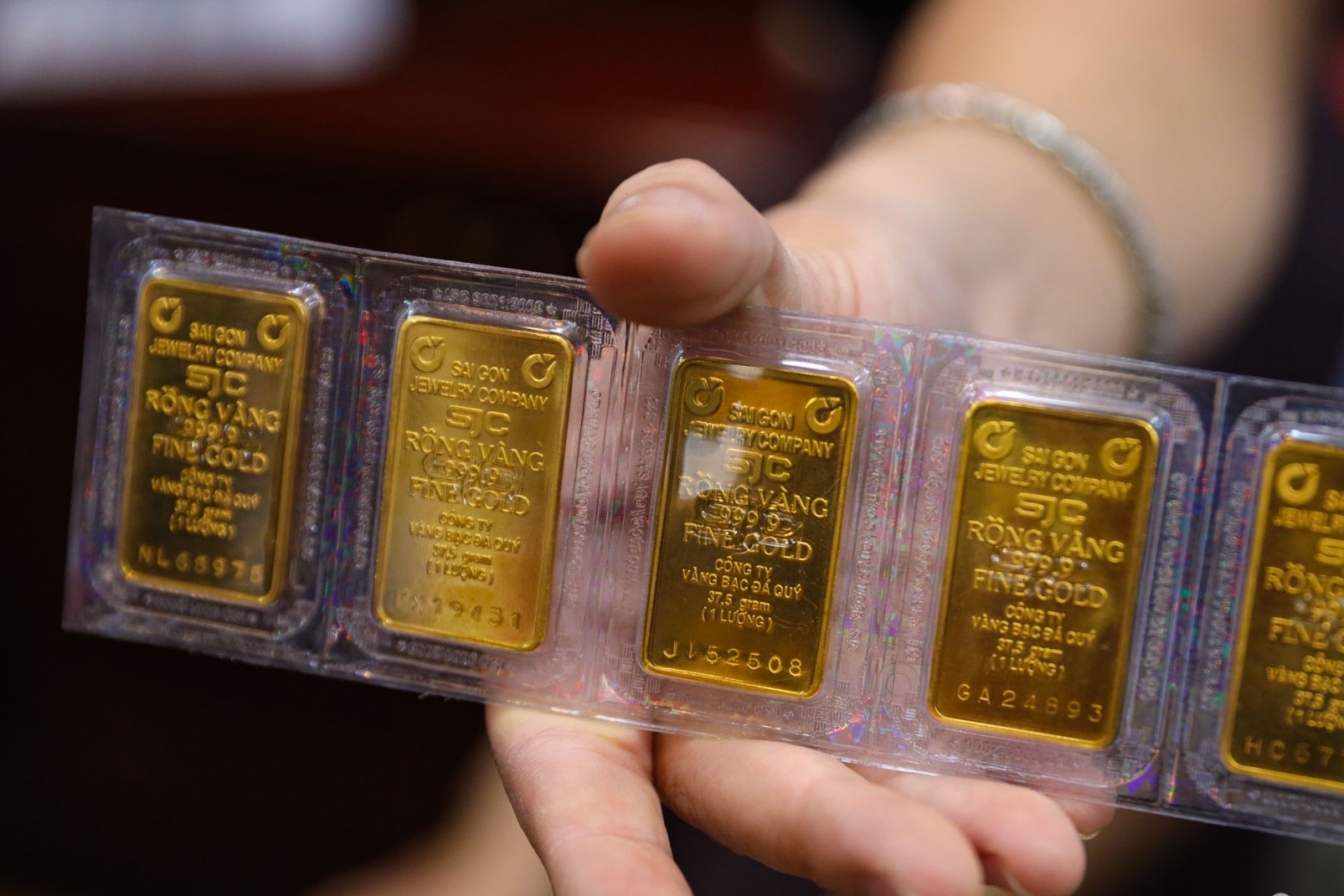 Hơn 500 lượng vàng của Nguyễn Văn Hậu giờ có giá trị bao nhiêu?