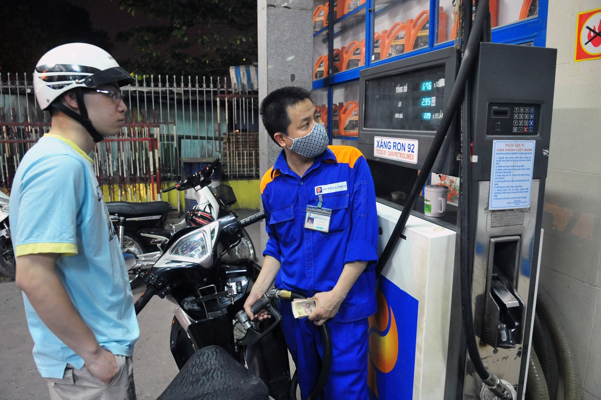 Giá xăng dầu đồng loạt tăng, có loại đắt thêm hơn 1.000 đồng/lít