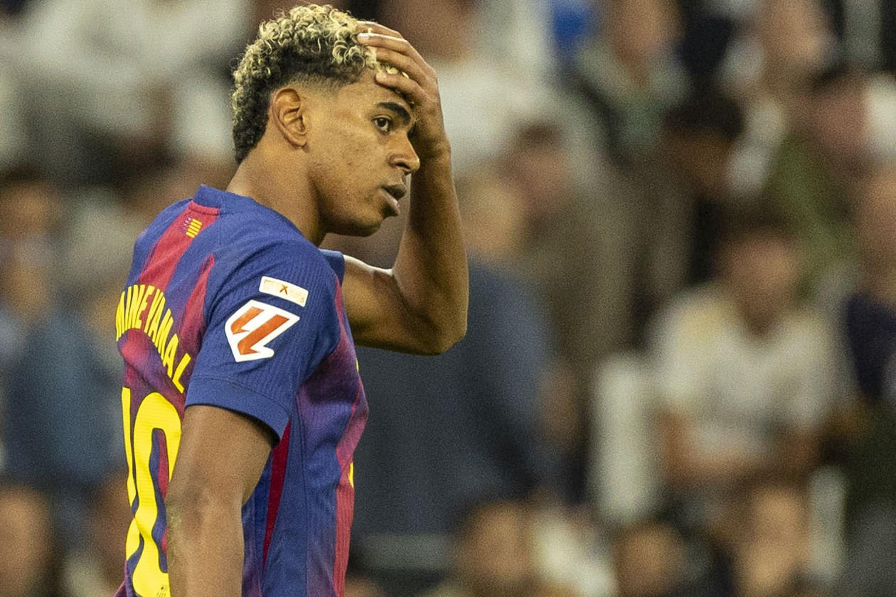 Mê cung của Lamine Yamal: Chọn Messi hay theo Neymar?