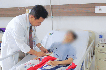 Nam sinh cấp cứu giữa đêm vì thói quen thức khuya, ăn uống tùy tiện