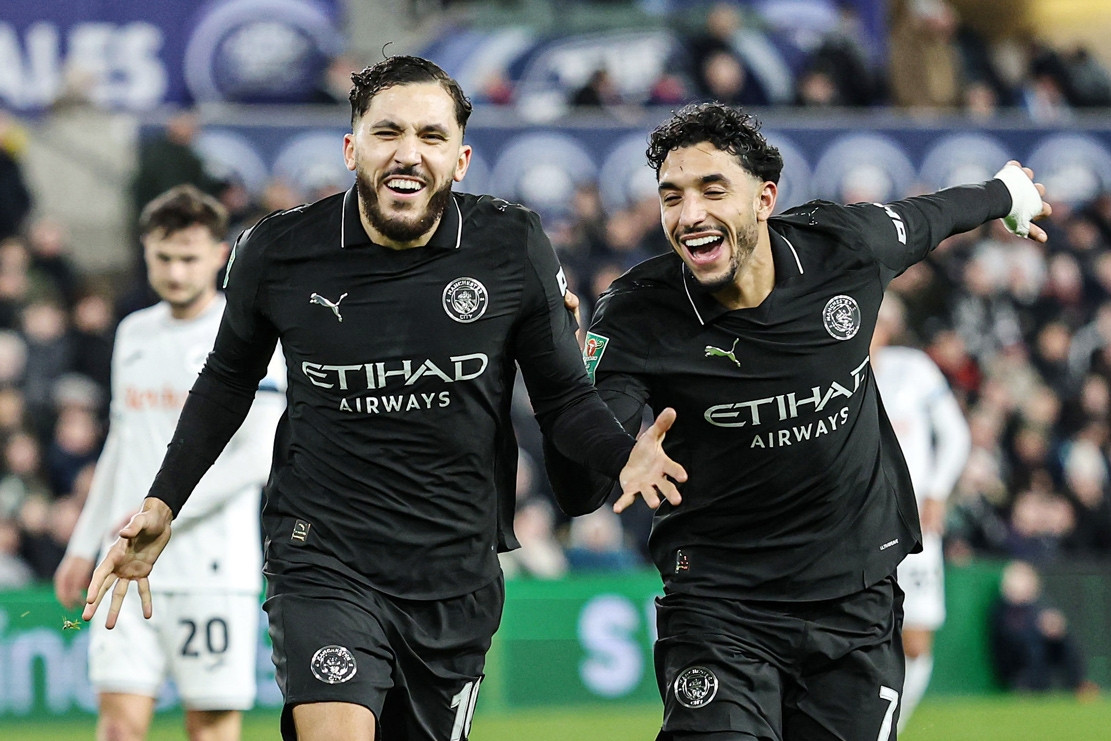 Pep cất Haaland, Man City ngược dòng thắng lợi