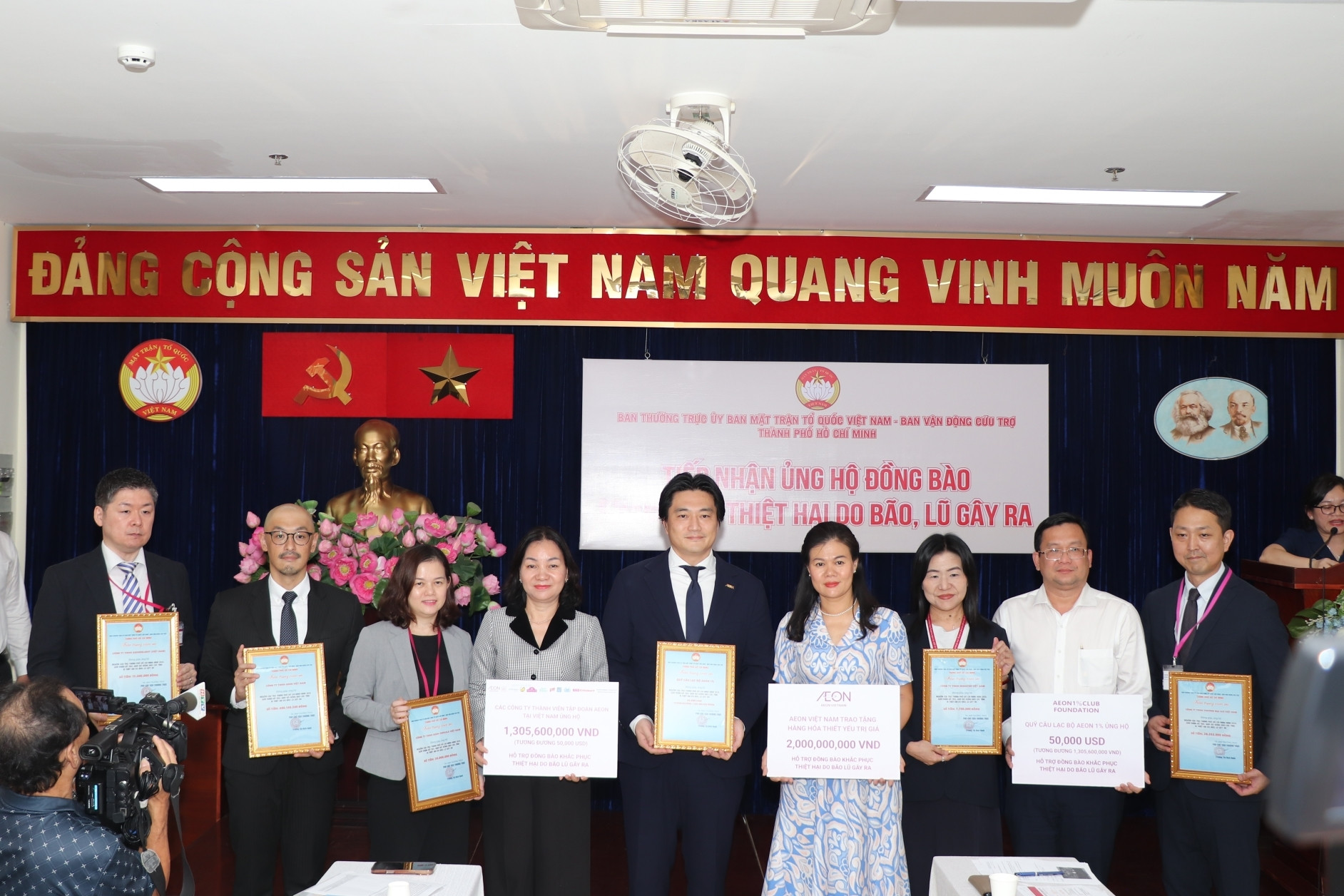 Tập đoàn AEON hỗ trợ 4,6 tỷ đồng cho nhân dân tái thiết cuộc sống sau mưa bão