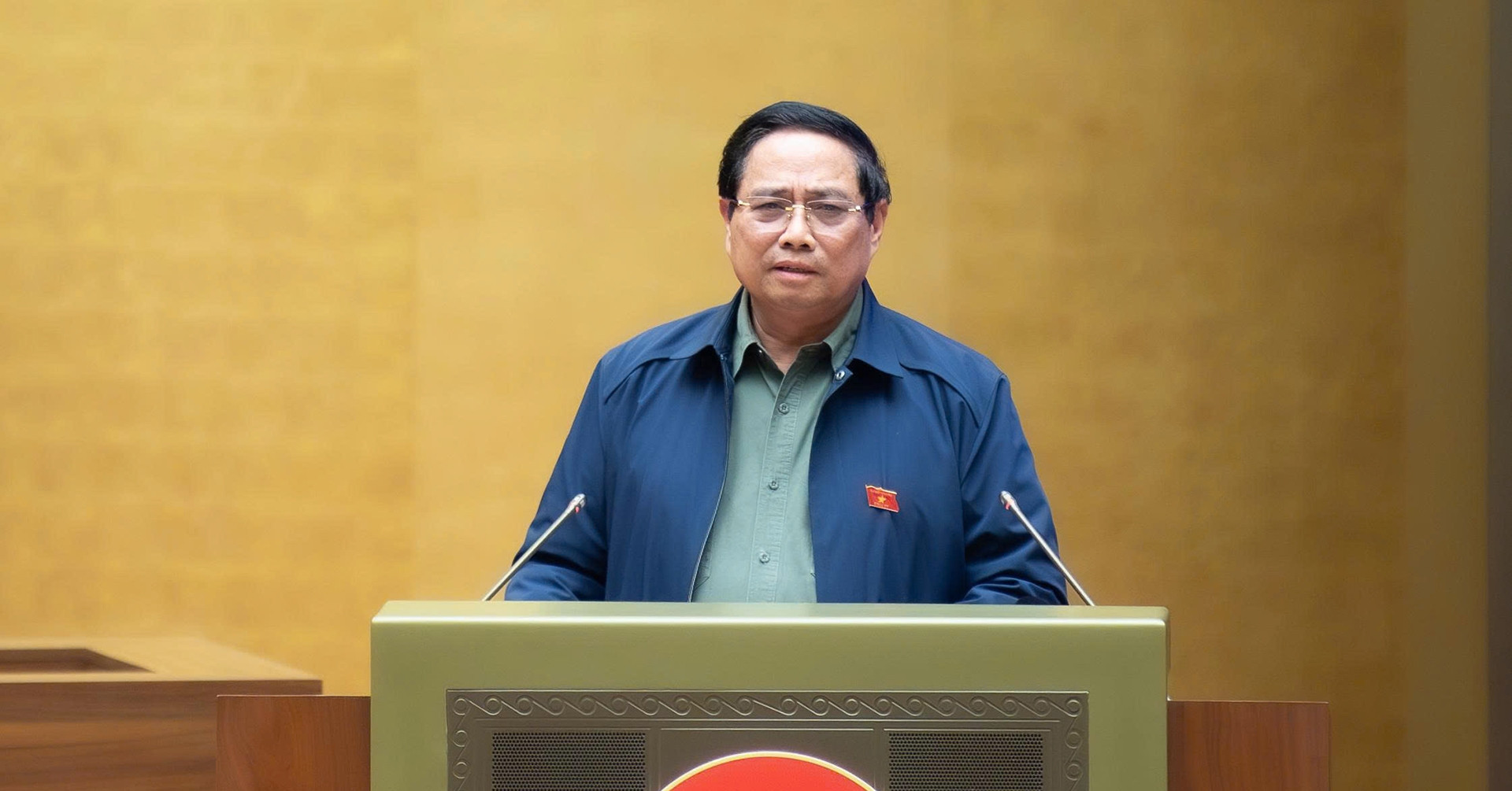 Thủ tướng: Sẽ xem xét tăng lương sớm hơn