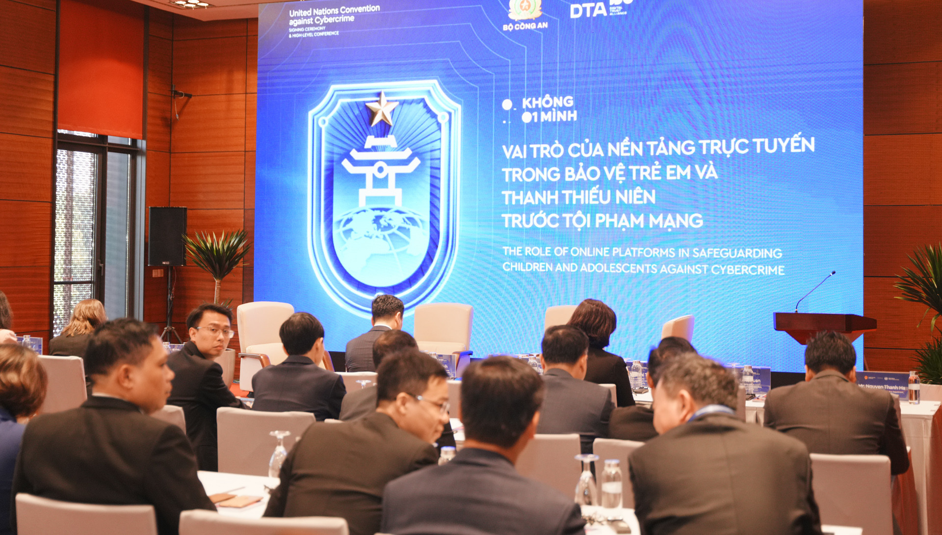 toa dam bao ve tre em tren mang.jpg