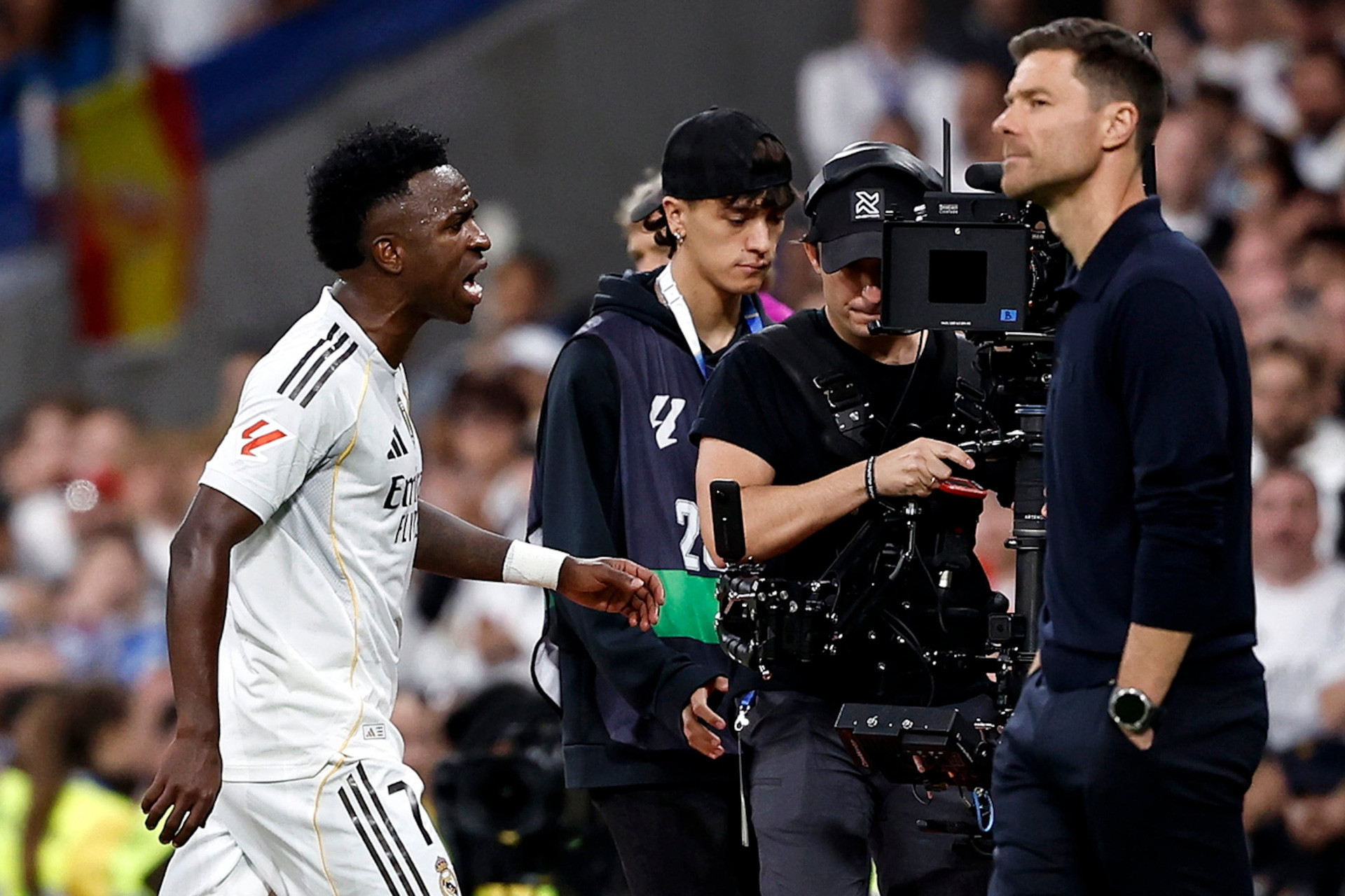 Vinicius xin lỗi Real Madrid: Lời thách thức Xabi Alonso