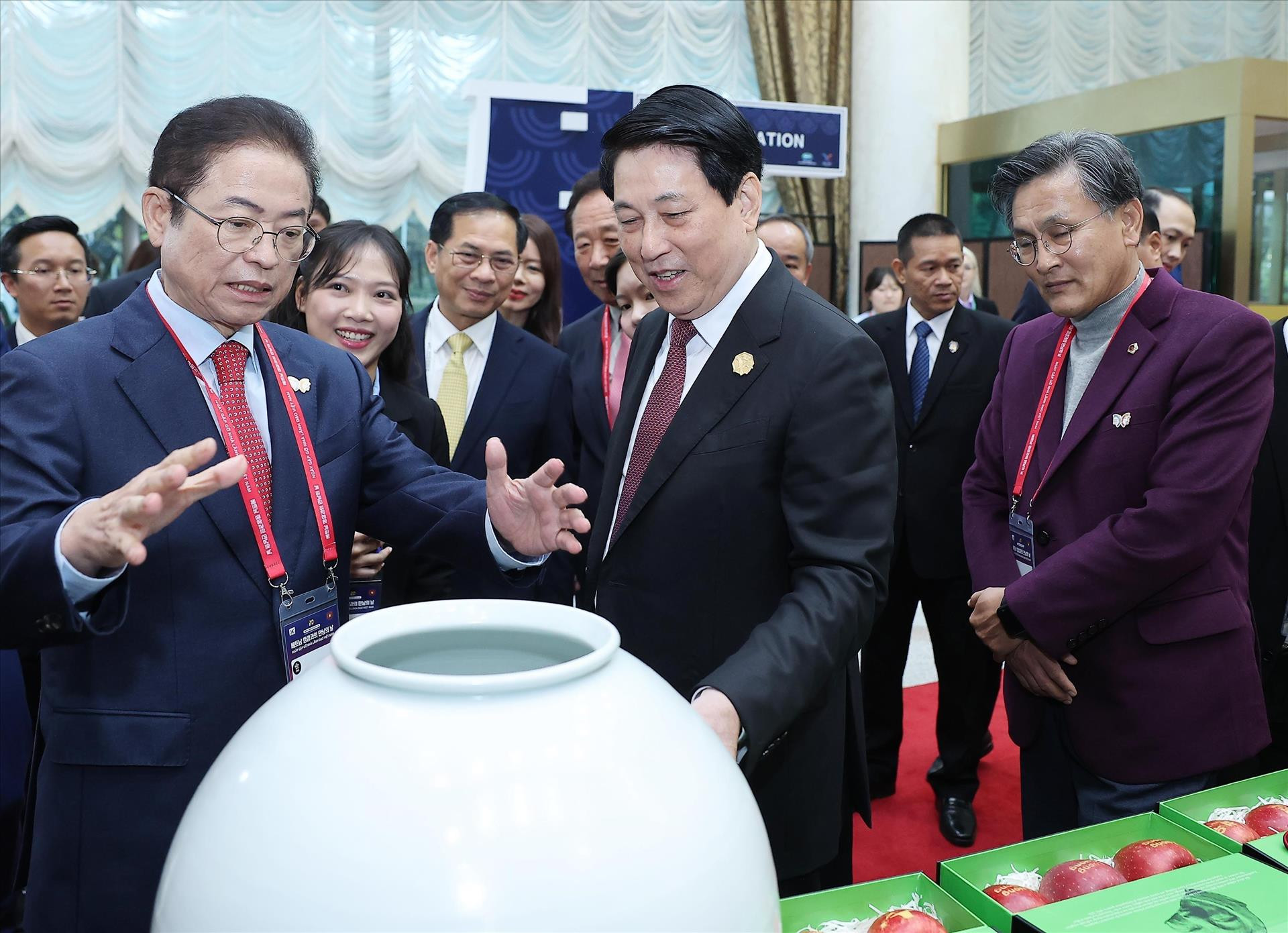 vna potal chu tich nuoc luong cuong du ngay viet nam o han quoc 837572830 17 27 15.jpg