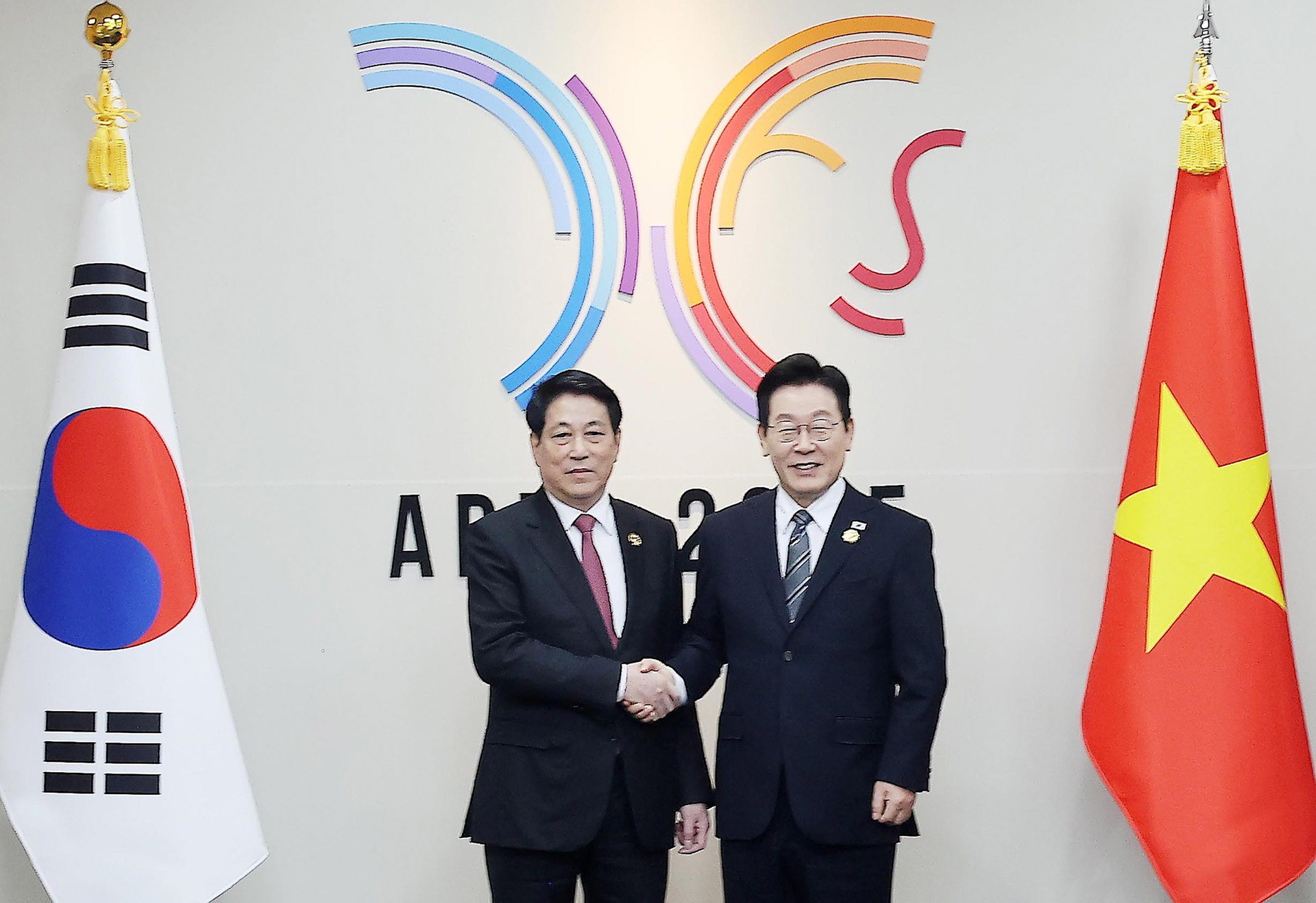 vnapotalchutichnuocluongcuonghoidamvoitongthonghanquocleejaemyung8375545 17618167695732009160846.jpg