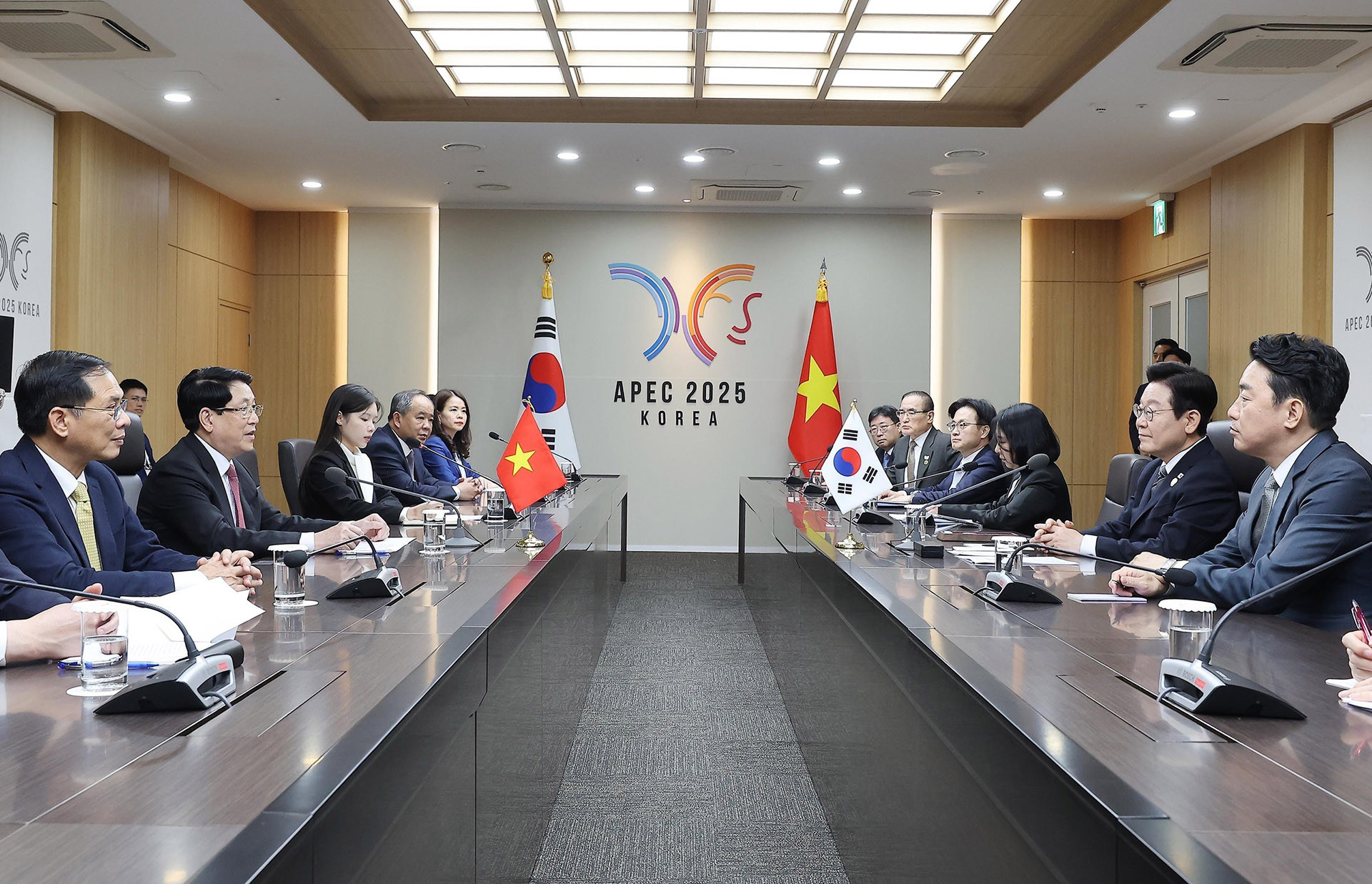 vnapotalchutichnuocluongcuonghoidamvoitongthonghanquocleejaemyung8375568 17618168197201525980945.jpg