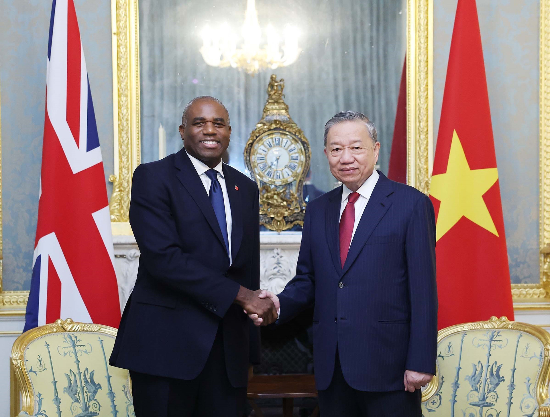 vnapotaltongbithutolamgapphothutuonganh8373904 17618113229041727909855.jpg