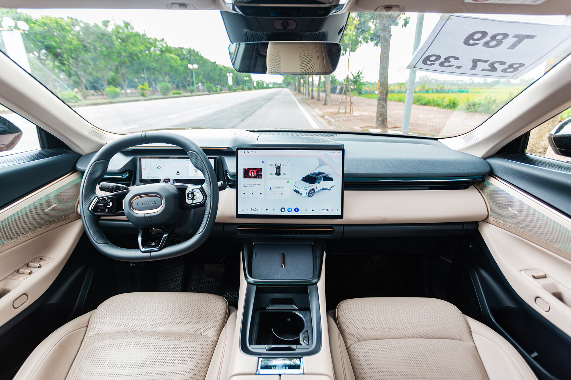 Anh 3   Lynk & Co 08.JPG