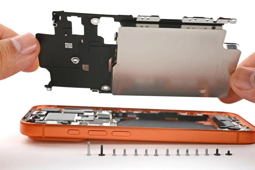 Apple bán linh kiện và dụng cụ sửa chữa iPhone 17, người dùng tự sửa tại nhà