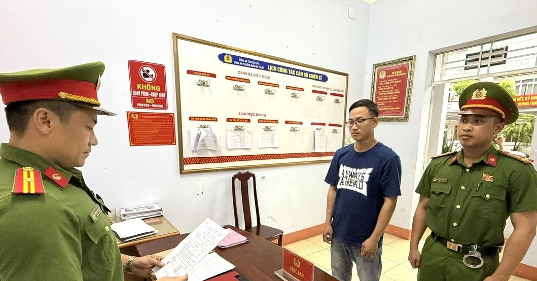 Bắt phó phòng giao dịch ngân hàng lừa vay tiền tỷ để đầu tư trên mạng