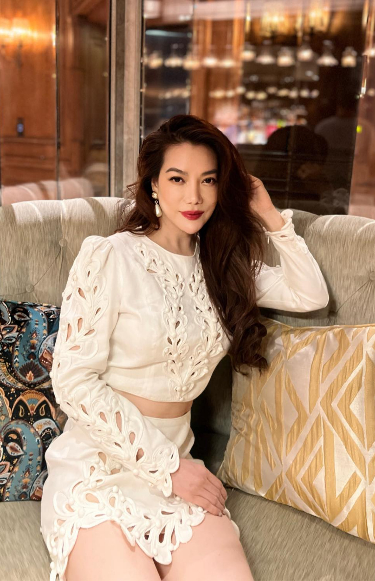 Diễn viên Trương Ngọc Ánh với váy họa tiết