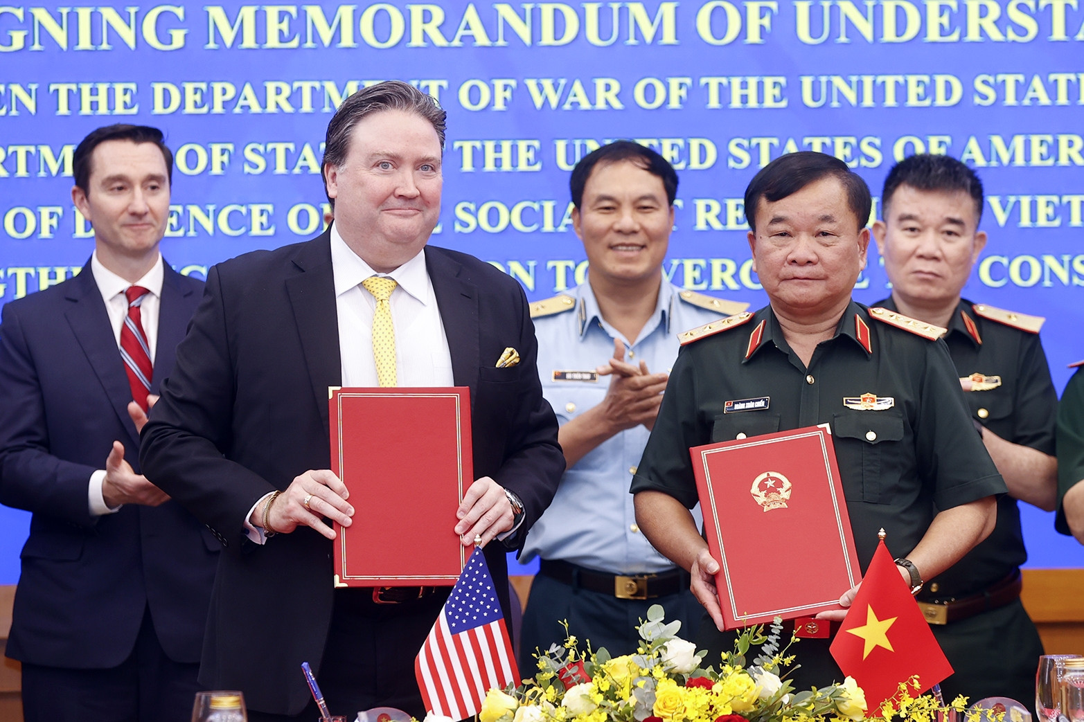 Bộ Quốc phòng Việt Nam, Bộ Chiến tranh Mỹ và Bộ Ngoại giao Mỹ ký kết bản ghi nhớ