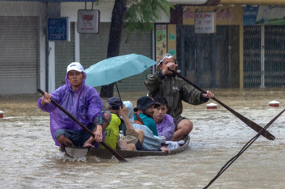Kết luận của Bộ Chính trị về khắc phục hậu quả mưa lũ lịch sử miền Trung