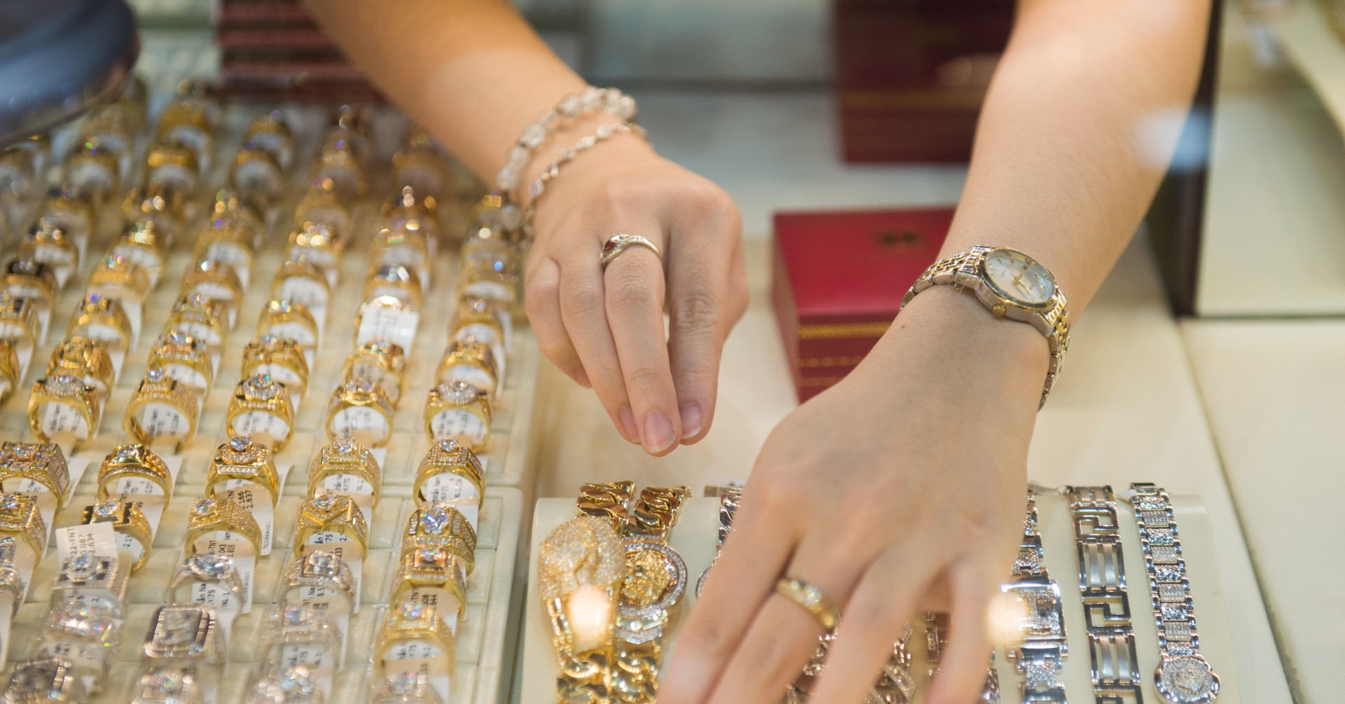 Giá vàng có giảm về vùng 100-110 triệu đồng/lượ...