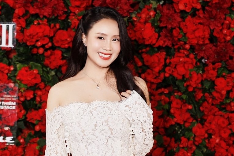 Mai Phương Thúy 'ốm vẫn tấu hài', Hồng Diễm váy ren sexy