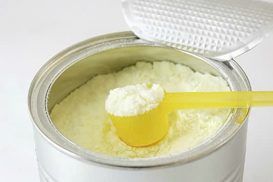 Những hạt sậm màu trong sữa bột có hại cho sức khỏe không?