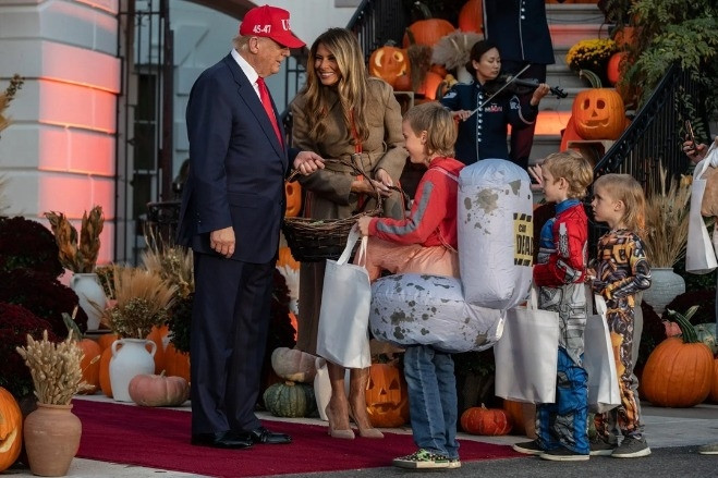 Ông Trump tổ chức lễ Halloween ở Nhà Trắng sau khi trở về từ châu Á