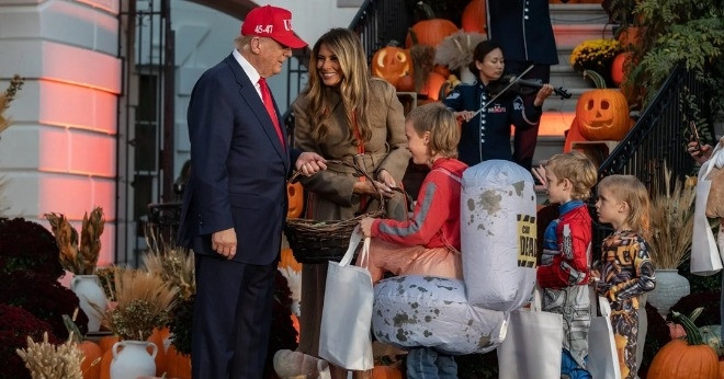 Ông Trump tổ chức lễ Halloween ở Nhà Trắng sau khi trở về từ châu Á