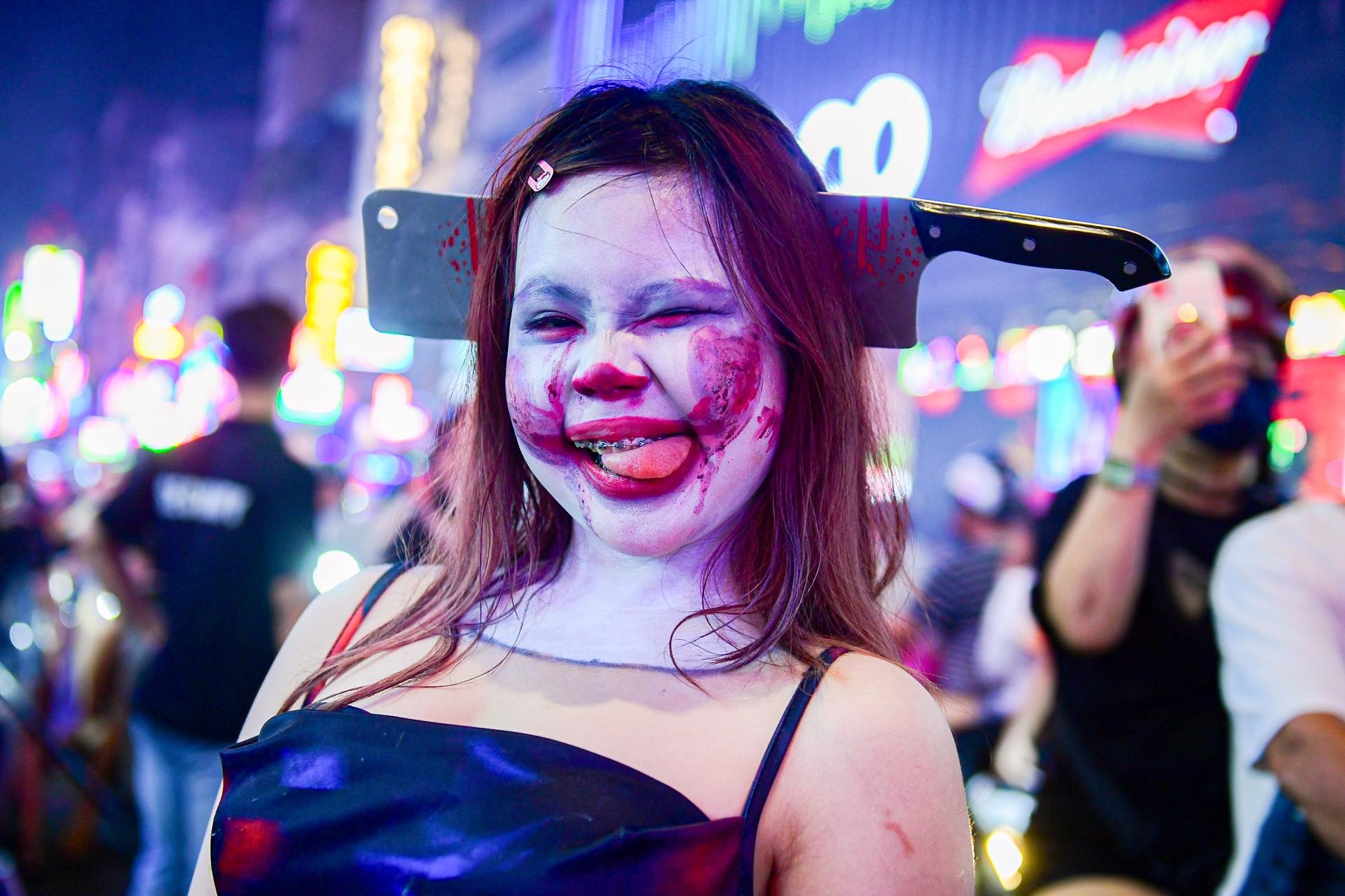 Phố Tây TPHCM biến thành 'vương quốc ma quái' trong đêm Halloween