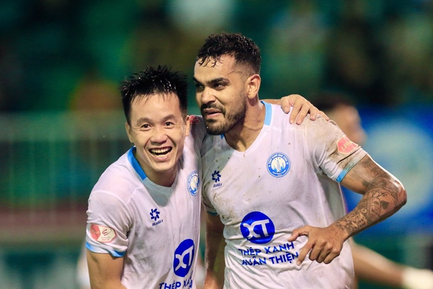 HAGL và Nam Định cưa điểm sau màn rượt đuổi kịch tính