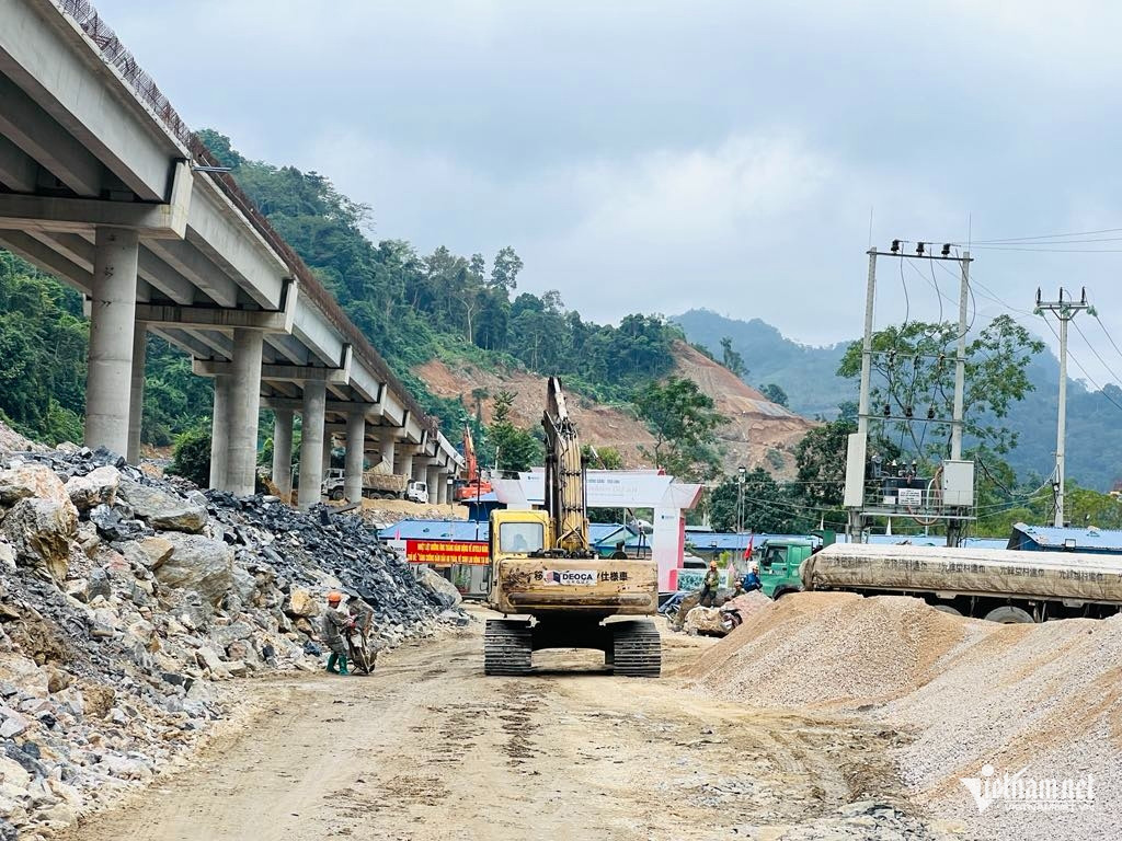 W-Cao toc Dong Dang Tra Linh.jpg