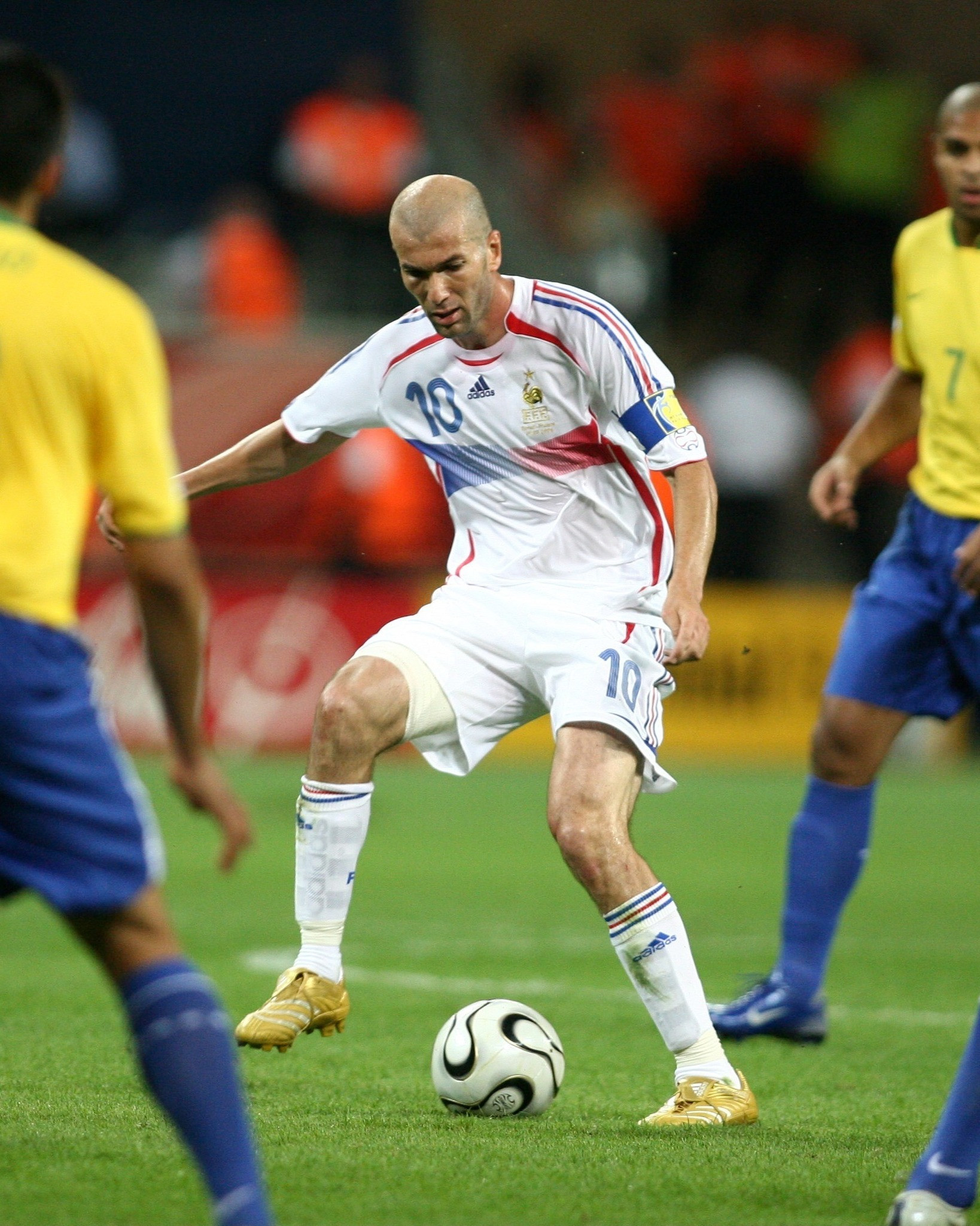 Cựu danh thủ Zinedine Zidane trong màu áo ĐT Pháp