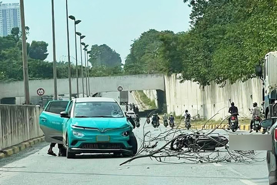 Bản tin chiều 4/10: Nghi vấn ô tô chạy ngược chiều gây tai nạn ở Hà Nội