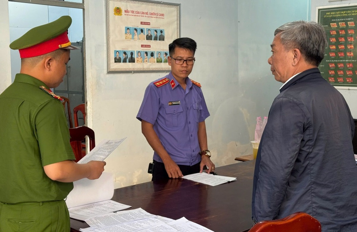 bắt cựu giám đốc bệnh viện đa khoa tỉnh bình thuận.jpg