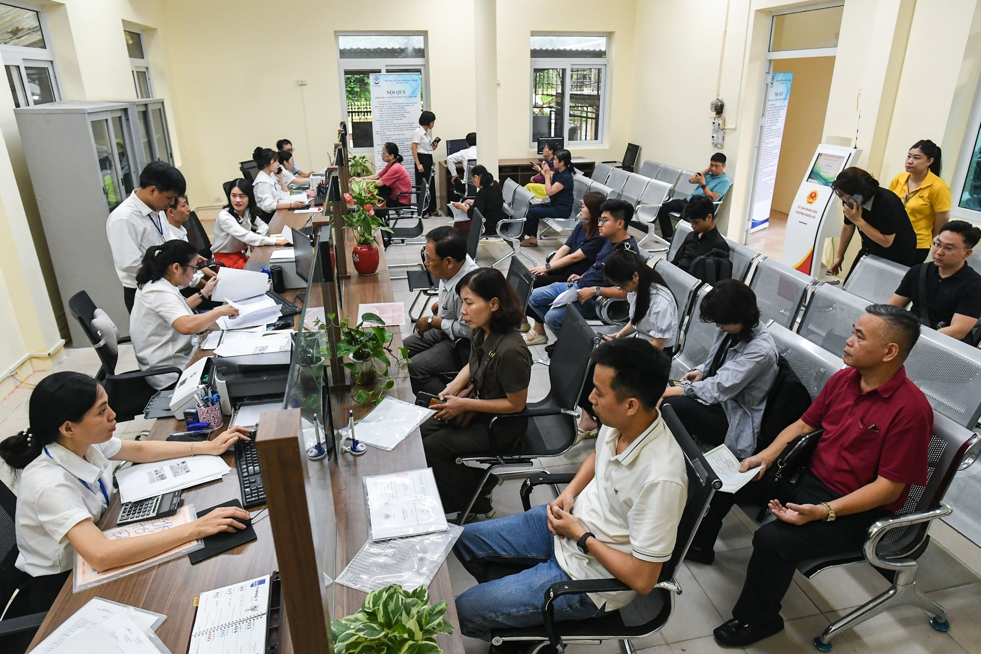 Chính phủ: Cho công chức không đáp ứng yêu cầu nhiệm vụ nghỉ theo chế độ