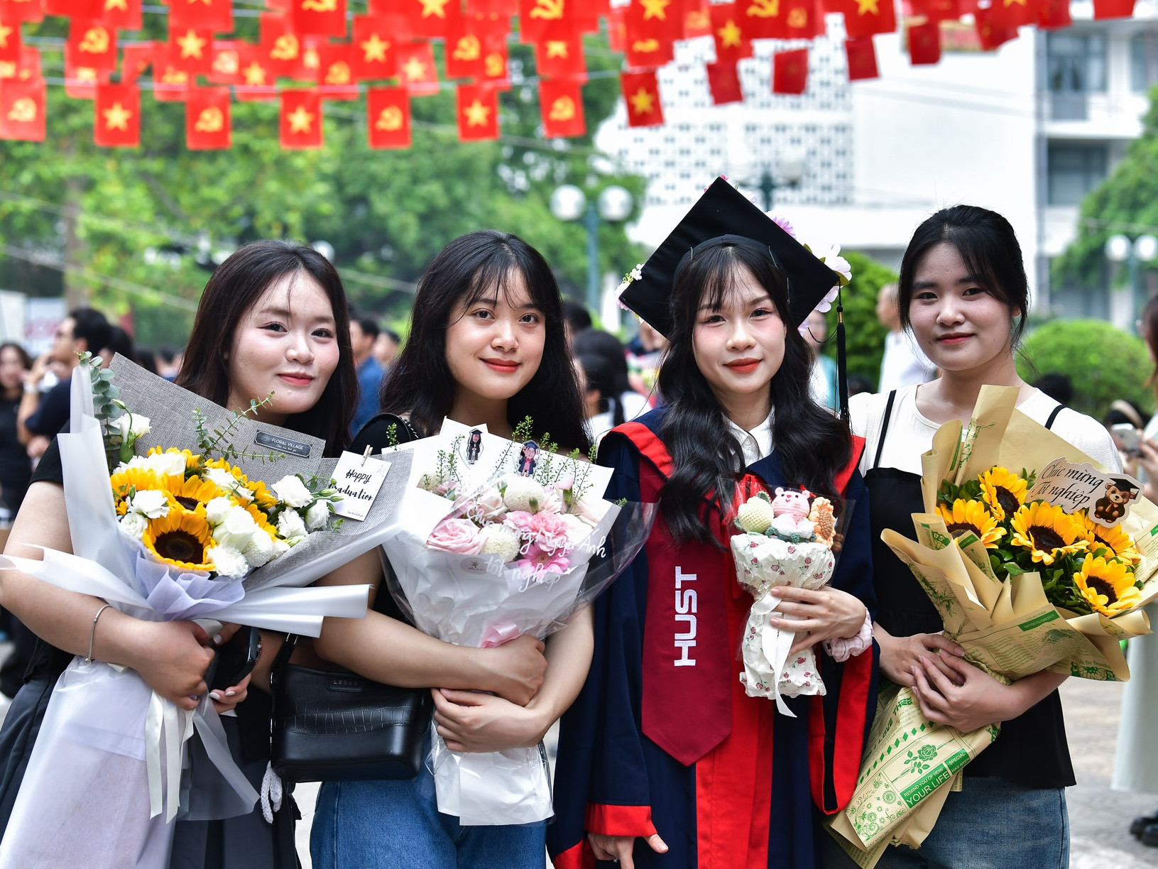 សាកលវិទ្យាល័យវិទ្យាសាស្ត្រ និងបច្ចេកវិទ្យាហាណូយ បានបញ្ចប់ការសិក្សា។