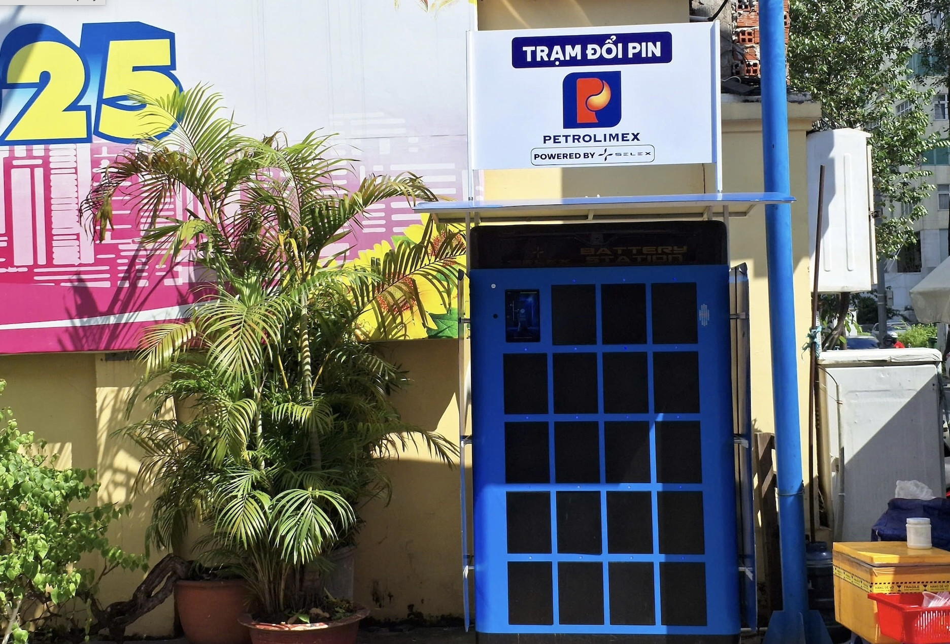 Đổi pin xe điện chỉ mất 2 phút, cuộc đua 'mở tủ' nóng lên từng ngày